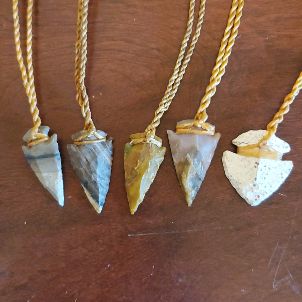 Arrowhead necklaces x5 new. You get all 5